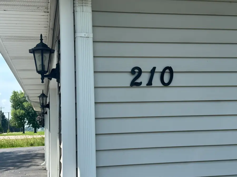 210 E Remer Rd, Elkhorn, WI 53121 - #2