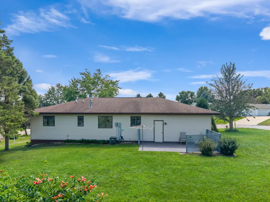 442 Sunnyside Dr S, Caledonia, MN 55921 - #2