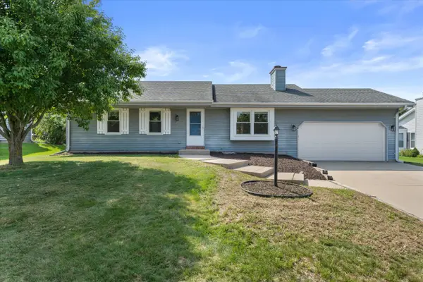 W162N10591 Auburn Ln, Germantown, WI 53022