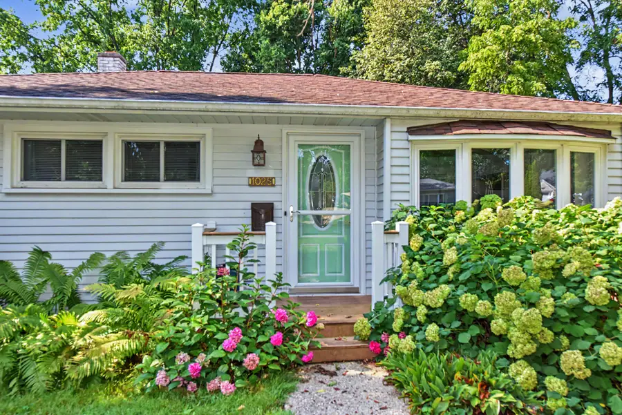 1025 W Cumberland Dr, Waukesha, WI 53186 - #2