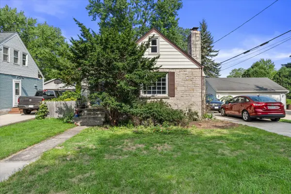 W168N9104 Falls Ave, Menomonee Falls, WI 53051