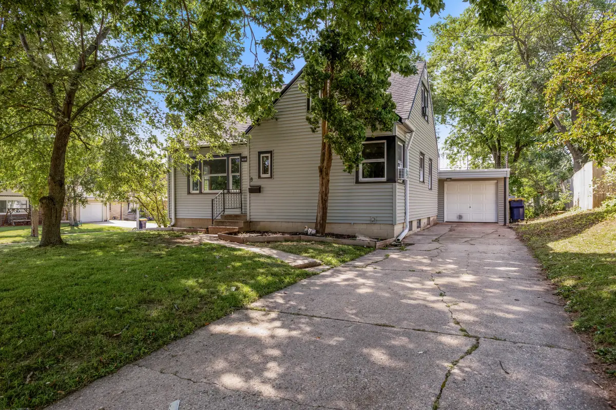 8505 W Arthur Ave, West Allis, WI 53227 - #1