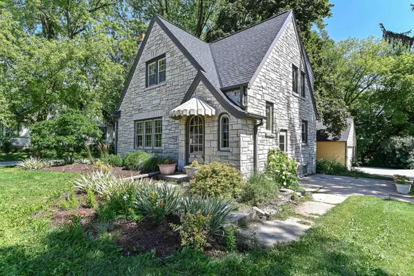 W232N6198 Waukesha Ave, Sussex, WI 53089
