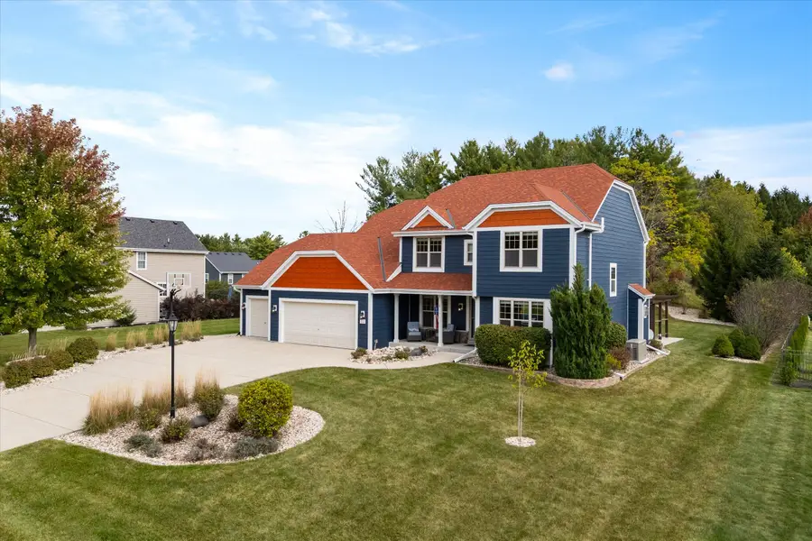 W273N2420 Arlington Ct, Pewaukee, WI 53072 - #2