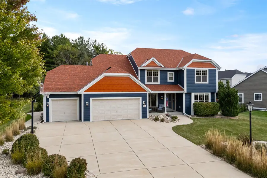 W273N2420 Arlington Ct, Pewaukee, WI 53072 - #3