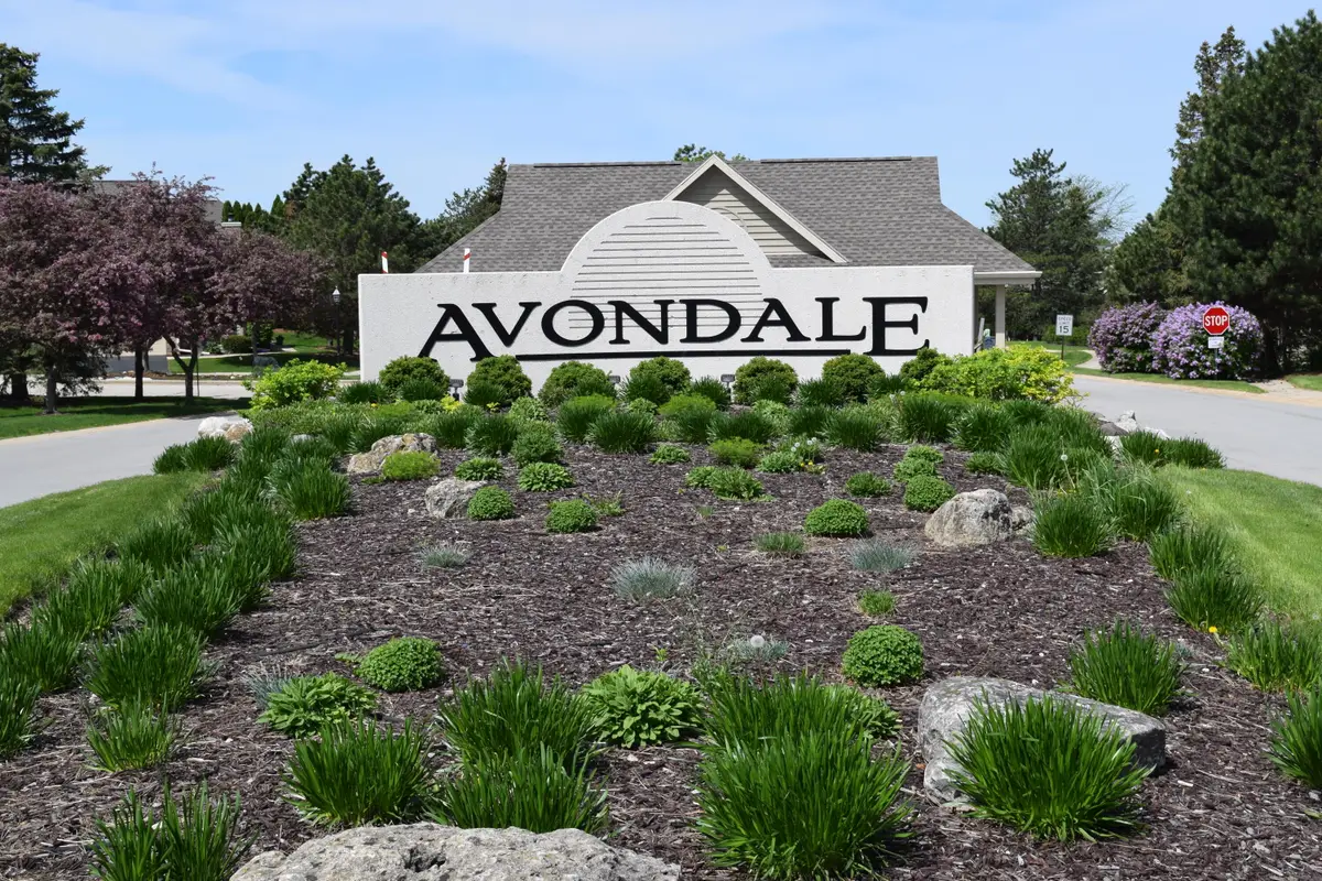 N21W24130 Garden Cir, Pewaukee, WI 53072 - #1