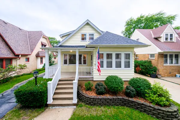 2555 N 72nd St, Wauwatosa, WI 53213