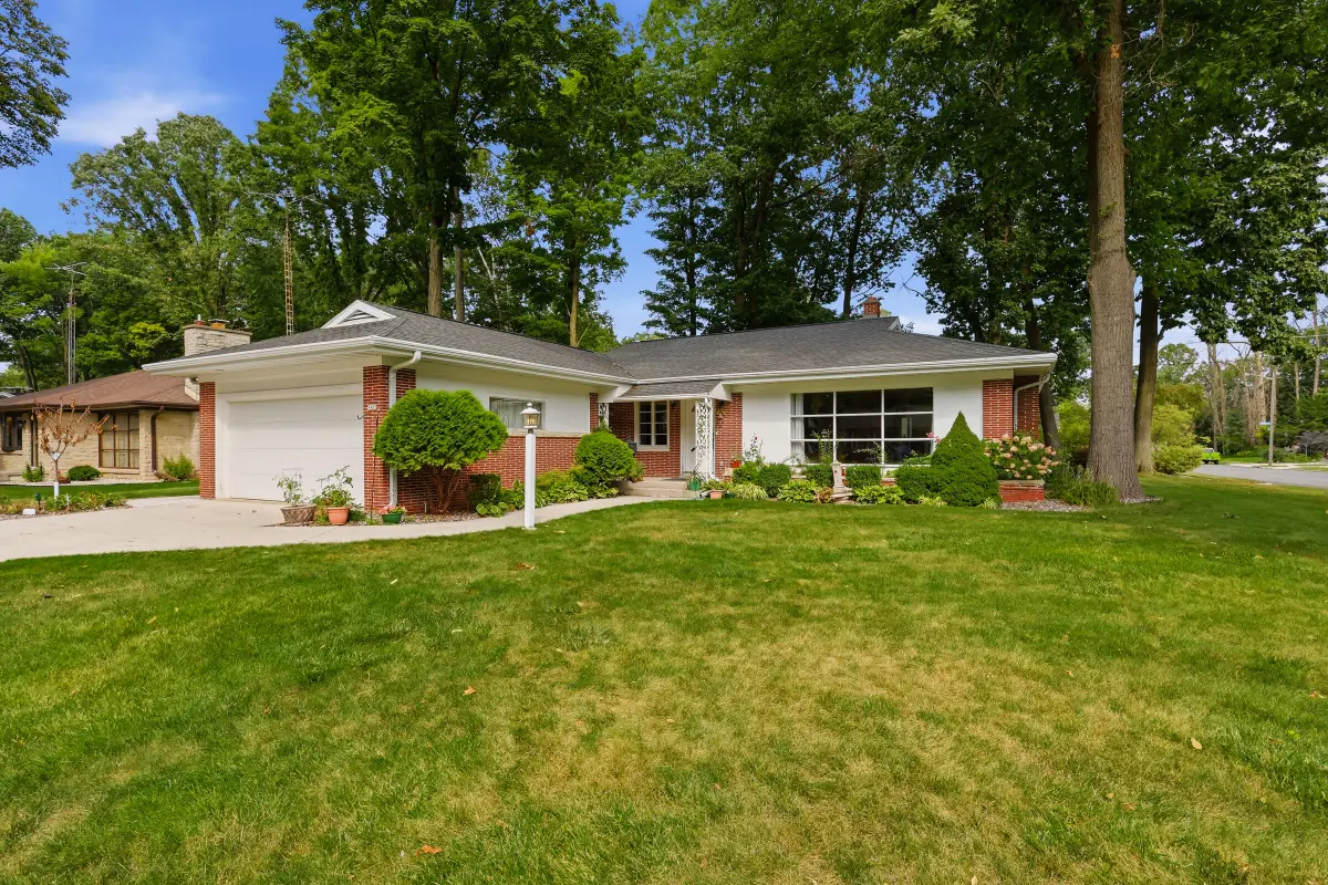 1403 Gunnell Ln, Manitowoc, WI 54220 - #1