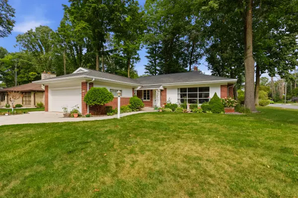 1403 Gunnell Ln, Manitowoc, WI 54220