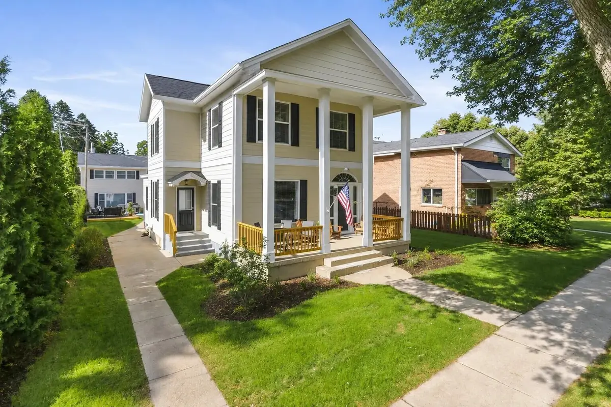 816 Wisconsin St, Lake Geneva, WI 53147 - #1
