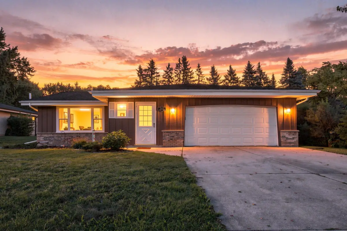 W157N10840 Catskill Ln, Germantown, WI 53022 - #1