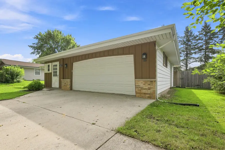 W157N10840 Catskill Ln, Germantown, WI 53022 - #2