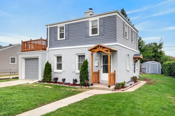 9251 W Swan Cir, Milwaukee, WI 53225