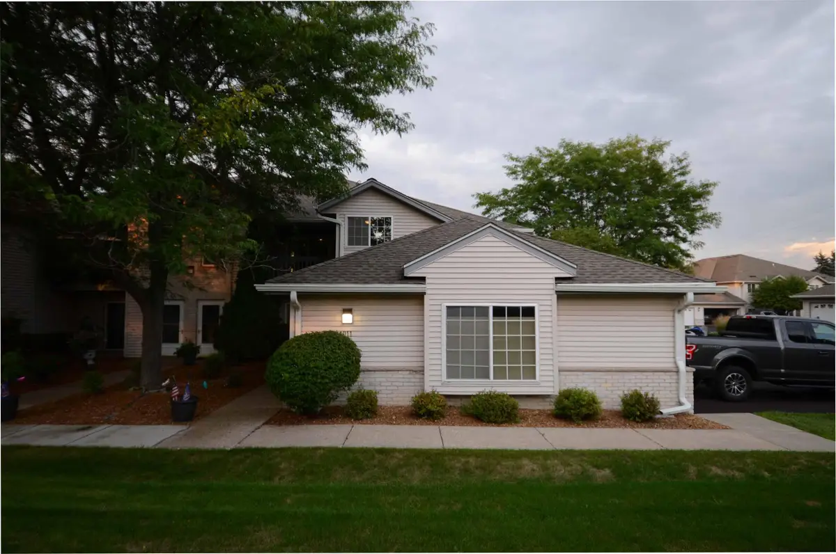 1011 Guthrie Rd, Waukesha, WI 53186 - #1