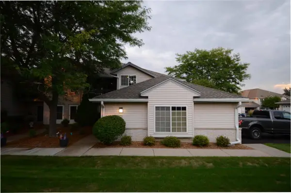 1011 Guthrie Rd, Waukesha, WI 53186