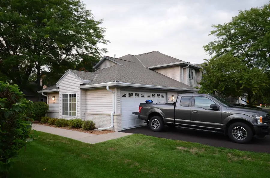 1011 Guthrie Rd, Waukesha, WI 53186 - #2