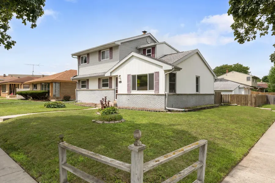 8302 W Courtland Ave, Milwaukee, WI 53218 - #2