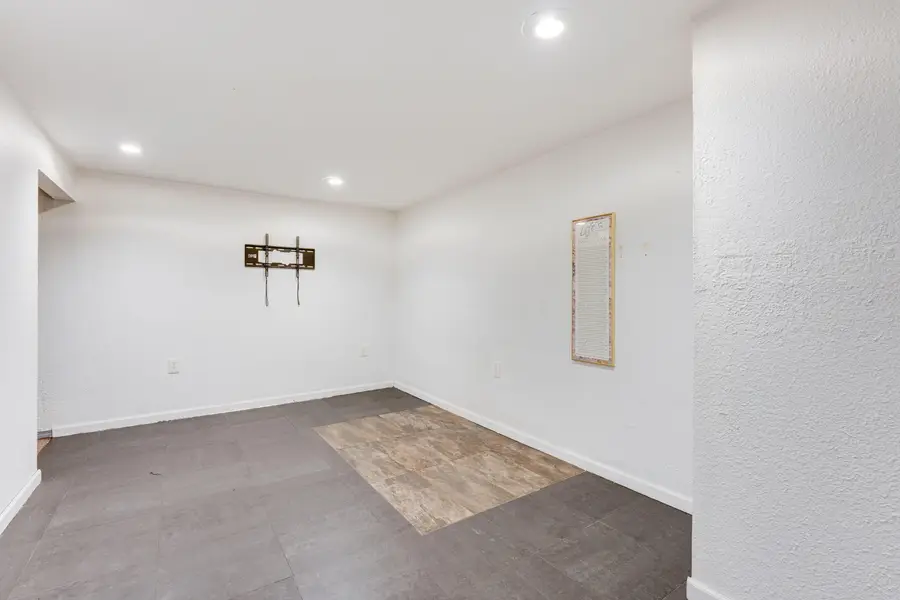 8302 W Courtland Ave, Milwaukee, WI 53218 - #3
