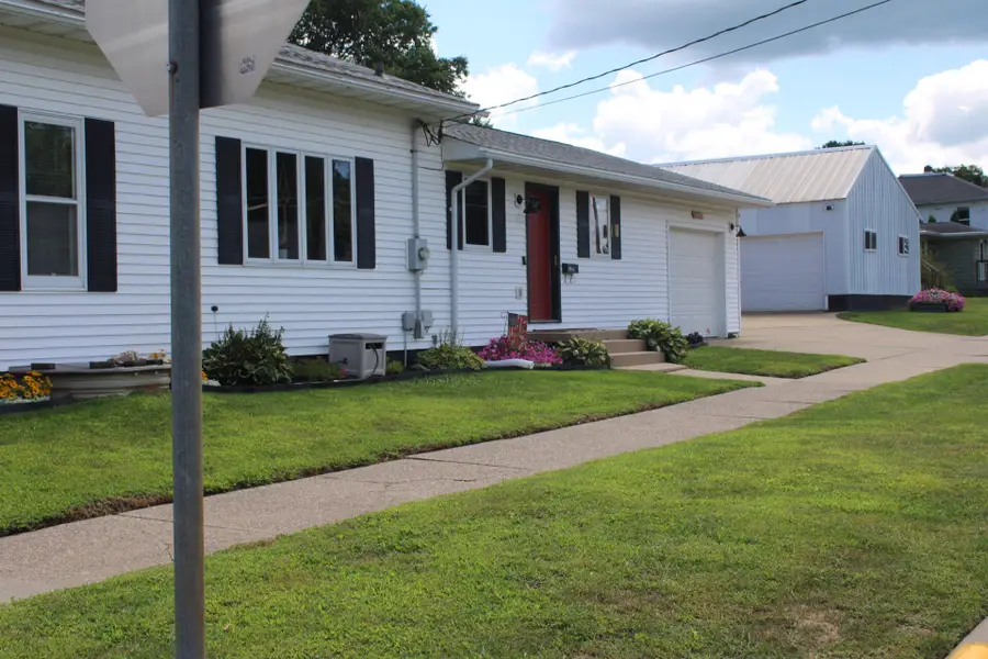 220 W Clifton St, Tomah, WI 54660 - #2