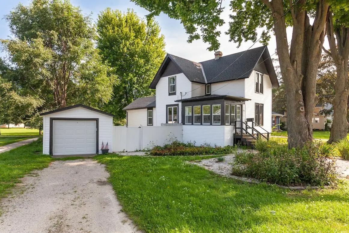 229 S Concord Rd, Oconomowoc, WI 53066 - #1