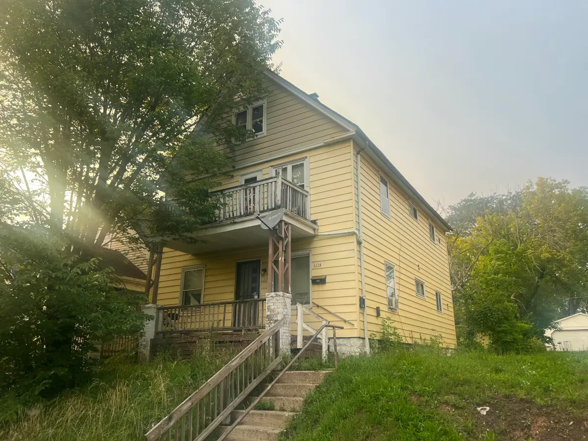 1114 W Keefe Ave, Milwaukee, WI 53206 - #1
