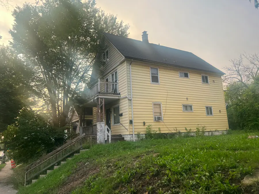 1114 W Keefe Ave, Milwaukee, WI 53206 - #2