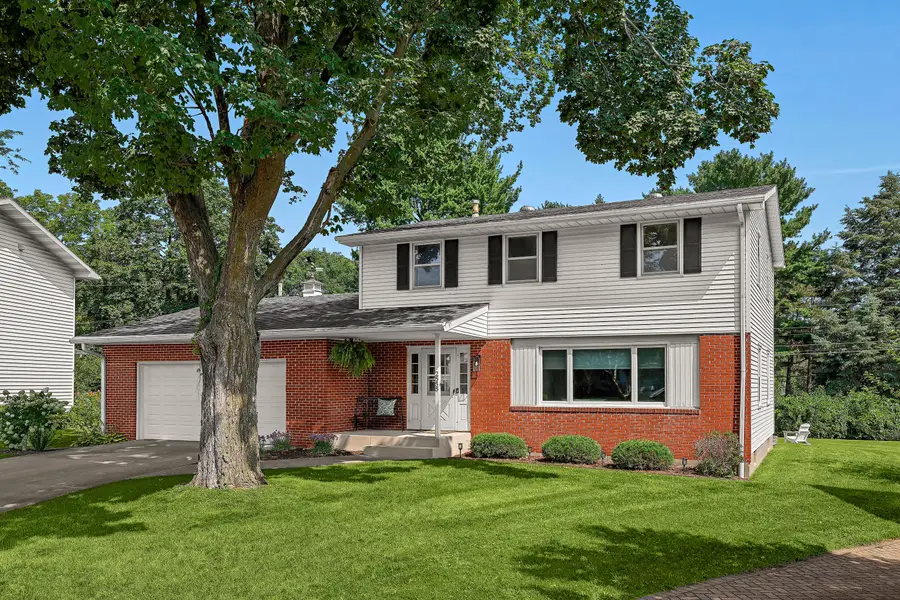 2555 Madison Pl, La Crosse, WI 54601 - #2