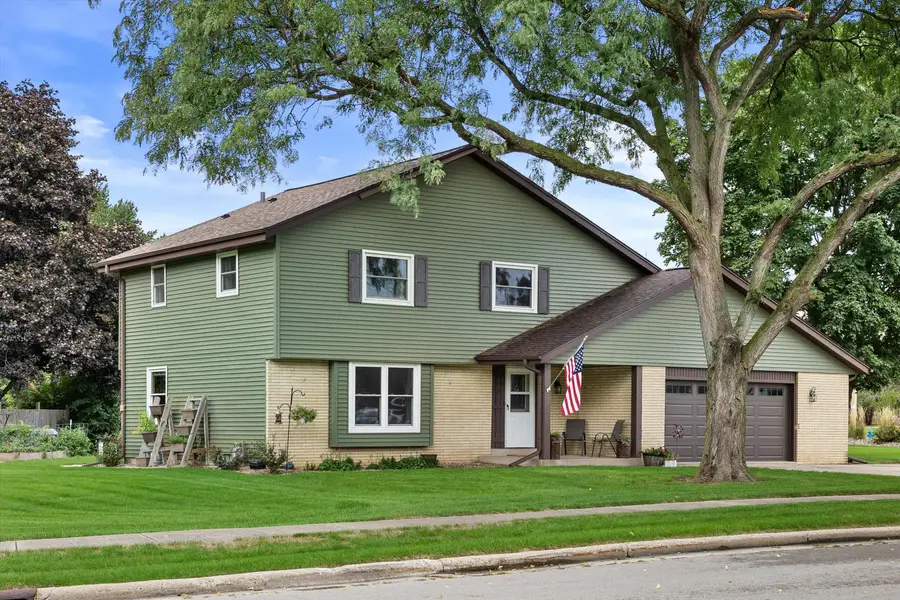 148 Beth Ct, Burlington, WI 53105 - #2
