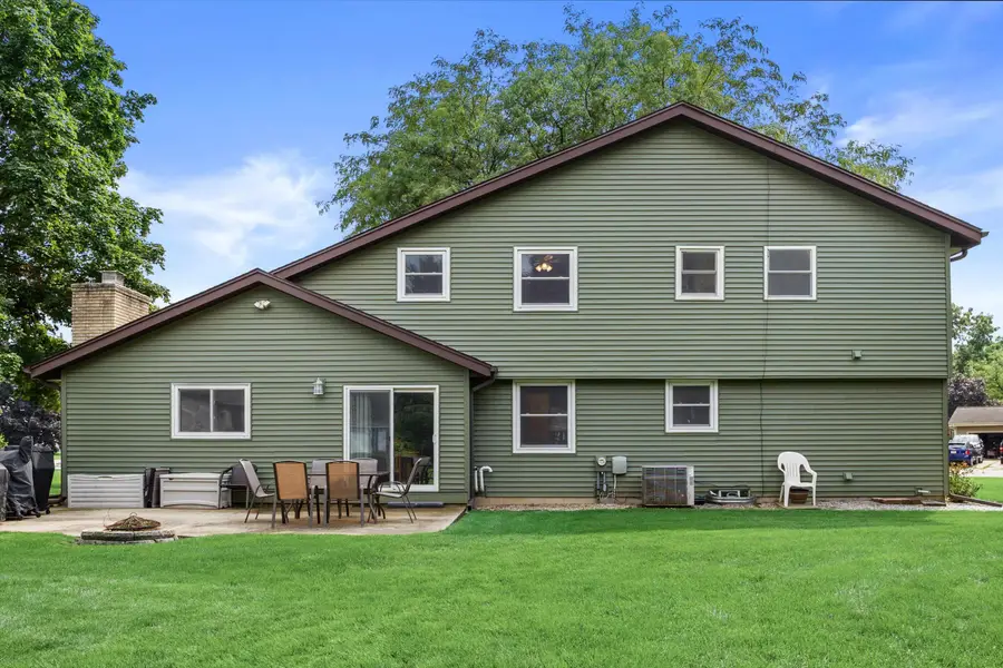 148 Beth Ct, Burlington, WI 53105 - #3