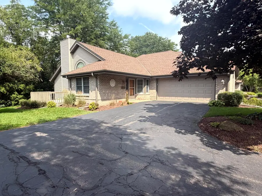 1924 Springbrook Dr N, Waukesha, WI 53186 - #2