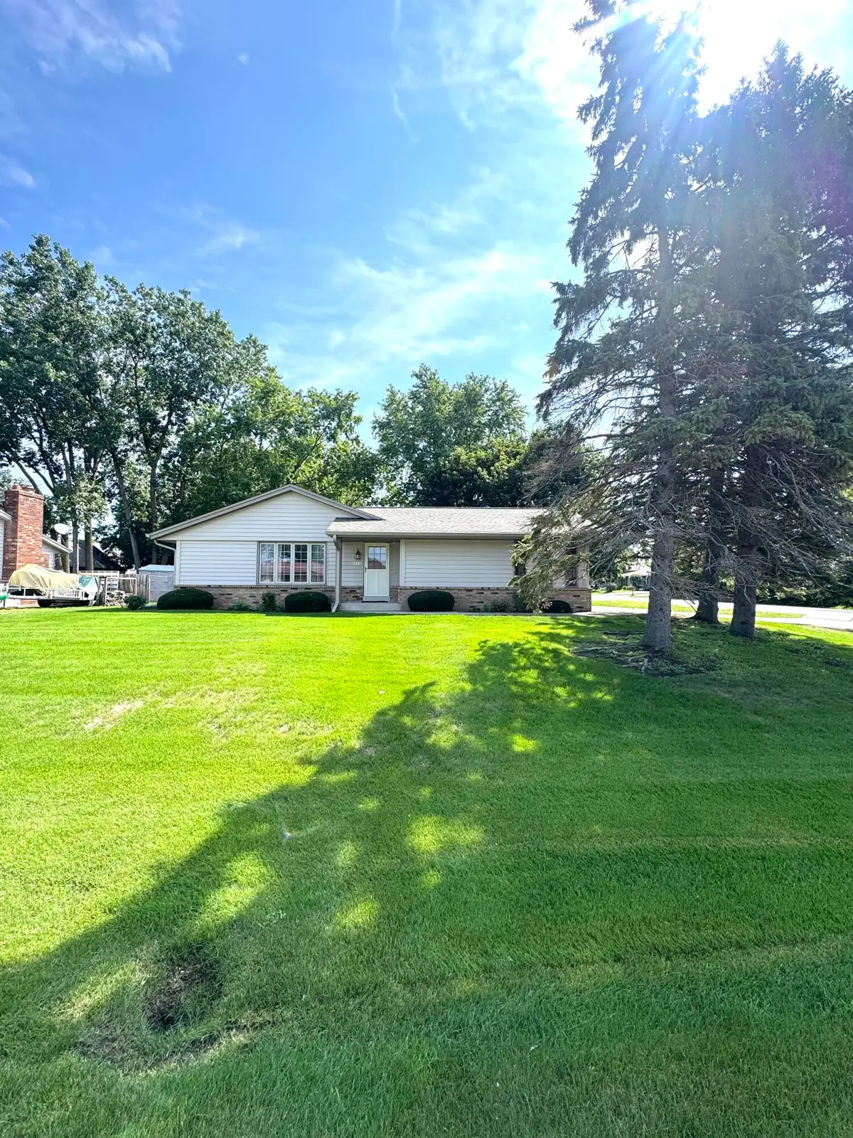 5527 N Meadows Dr, Caledonia, WI 53402 - #1