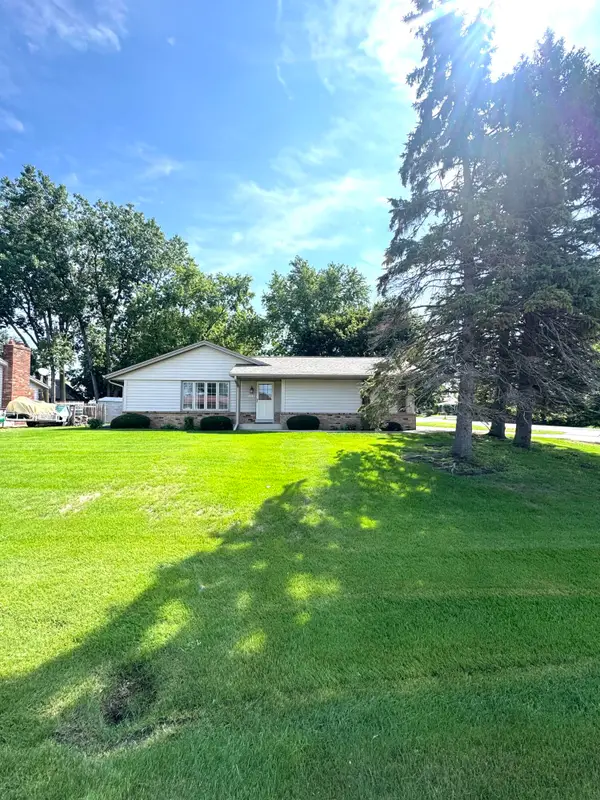5527 N Meadows Dr, Caledonia, WI 53402