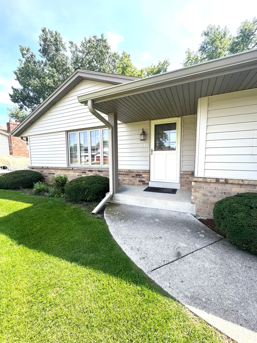 5527 N Meadows Dr, Caledonia, WI 53402 - #3