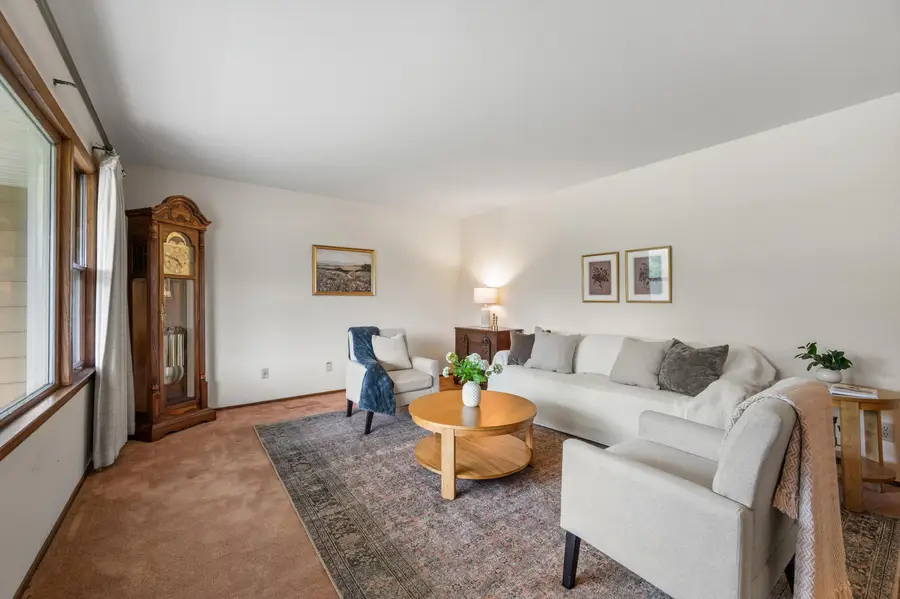 19615 W Coffee Rd, New Berlin, WI 53146 - #2