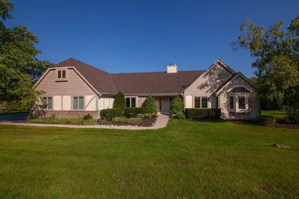 N27W30818 Golf Hills Dr, Delafield, WI 53072