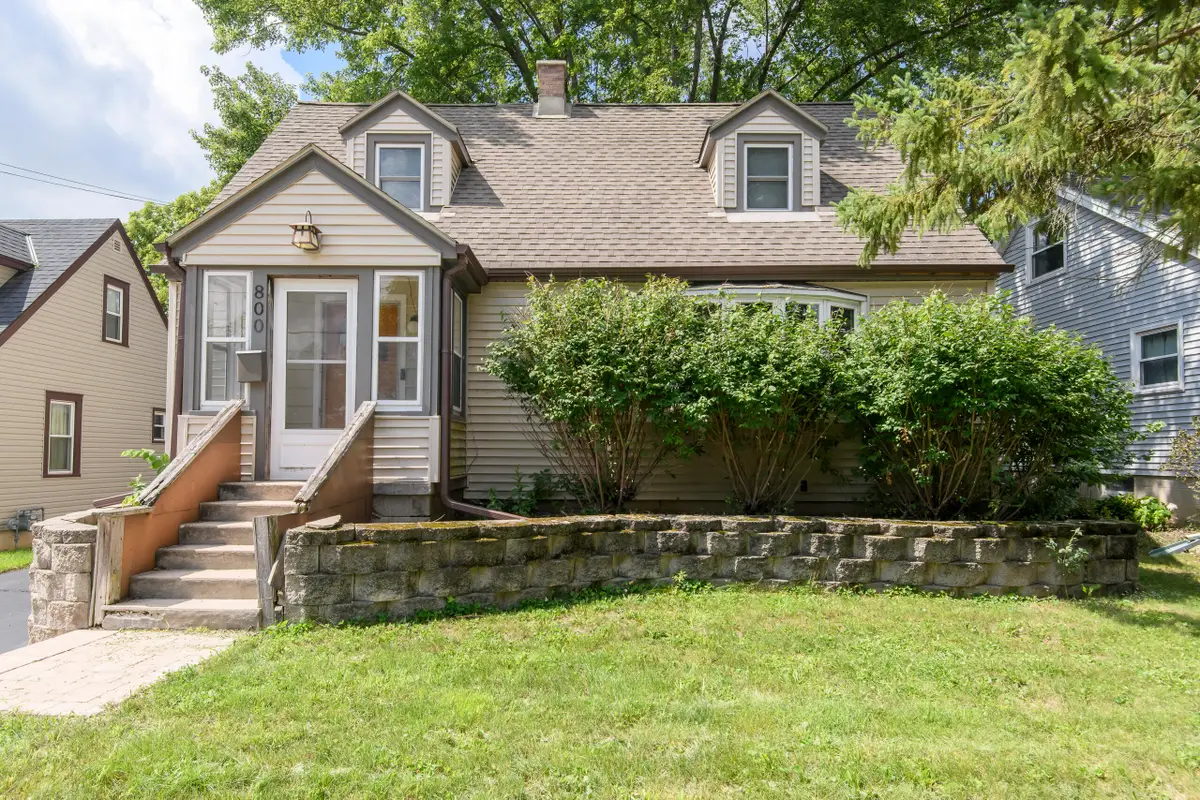 800 Western Ave, Waukesha, WI 53188 - #1