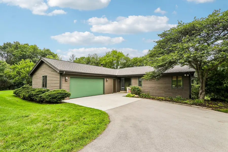 W333S221 Glen Oaks Dr, Delafield, WI 53018 - #2
