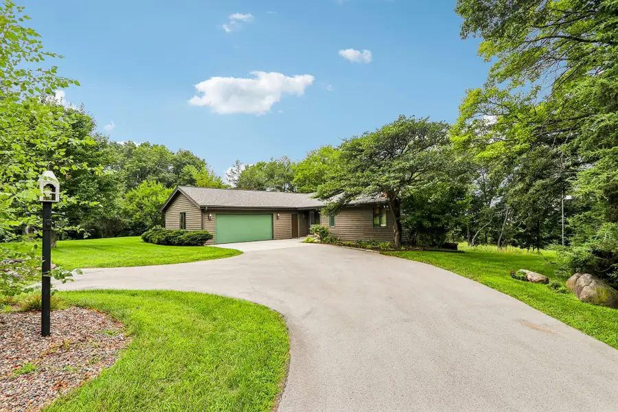 W333S221 Glen Oaks Dr, Delafield, WI 53018 - #3