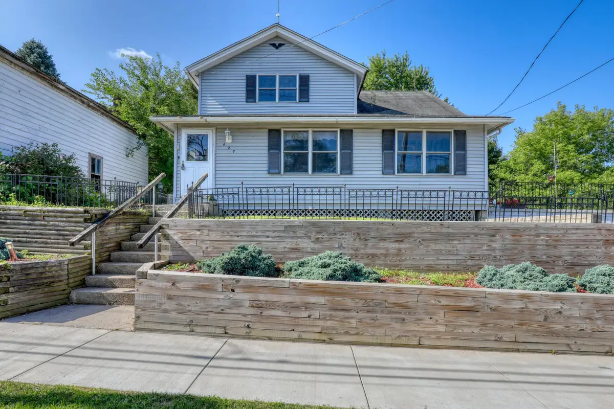 427 W Main St, Newburg, WI 53090 - #1