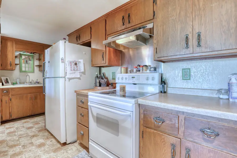 427 W Main St, Newburg, WI 53090 - #2