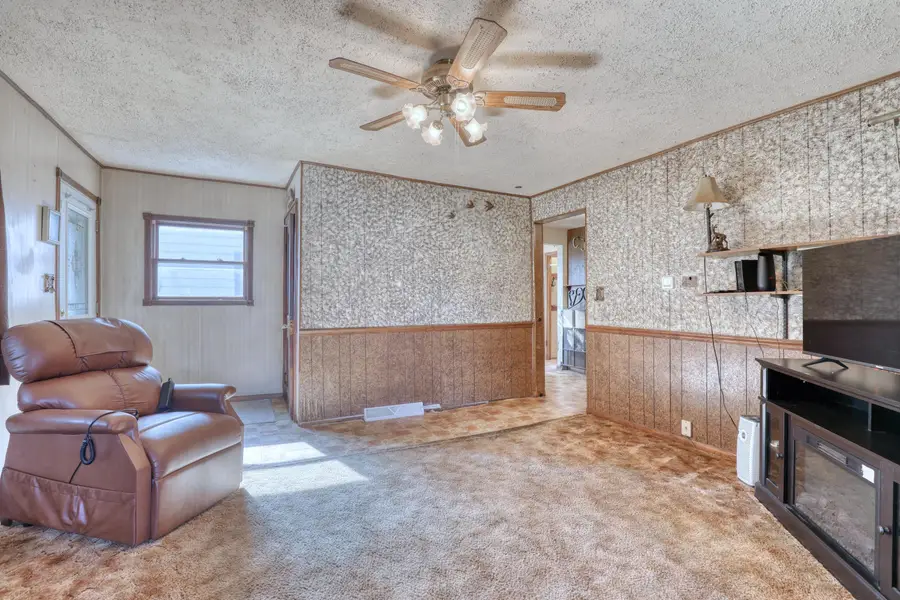 427 W Main St, Newburg, WI 53090 - #3