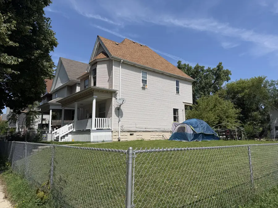 1906 N 33rd St, Milwaukee, WI 53208 - #2