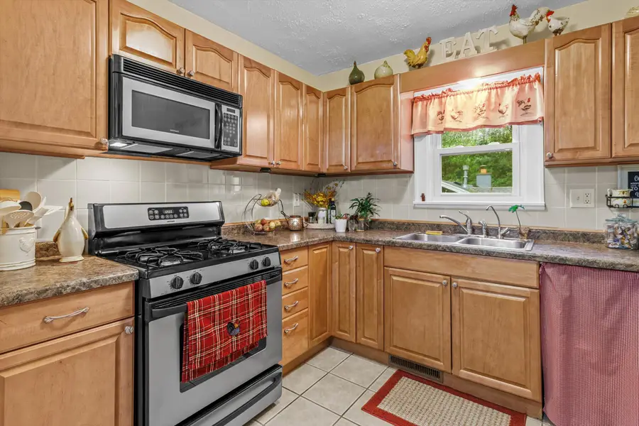 82 Jewell Dr, Williams Bay, WI 53191 - #2