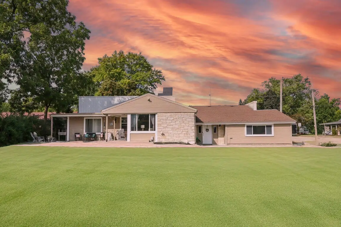 9205 S Chicago Rd, Oak Creek, WI 53154 - #1