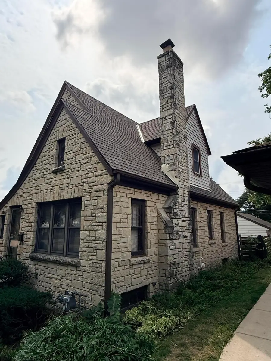 2077 S 107th St, West Allis, WI 53227 - #2
