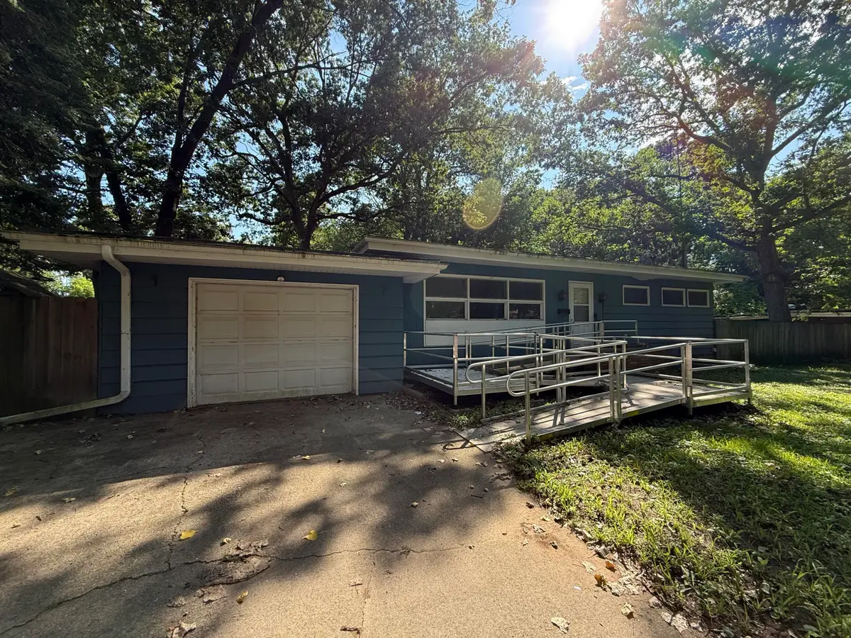 429 10th Pl, Kenosha, WI 53140 - #1