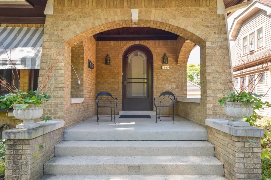 2405 N 73rd St, Wauwatosa, WI 53213 - #3