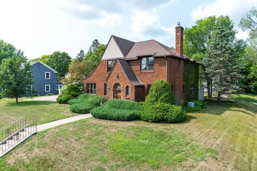 1529 Cass St, La Crosse, WI 54601 - #2