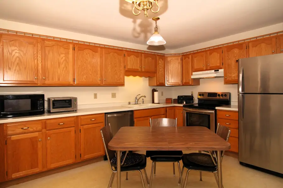 715 Canterberry Ct, West Bend, WI 53090 - #2