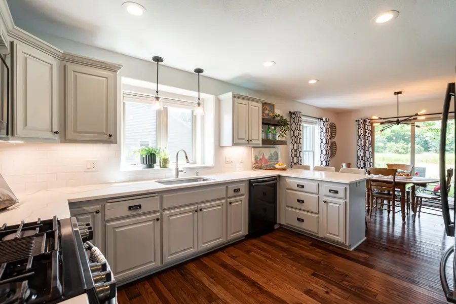 1052 Summer Creek Rd, Oconomowoc, WI 53066 - #2